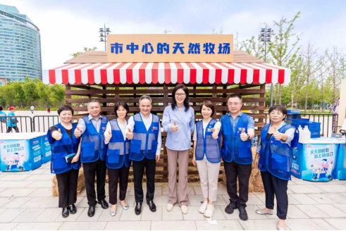 “光明健康生活节”启幕，光明乳业携鲜活大使郎平共绘健康生活