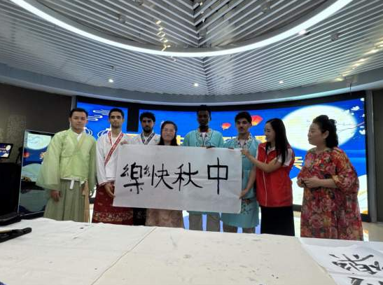 浙江稠州商业银行双节文化活动 架起中外文化与金融服务之桥