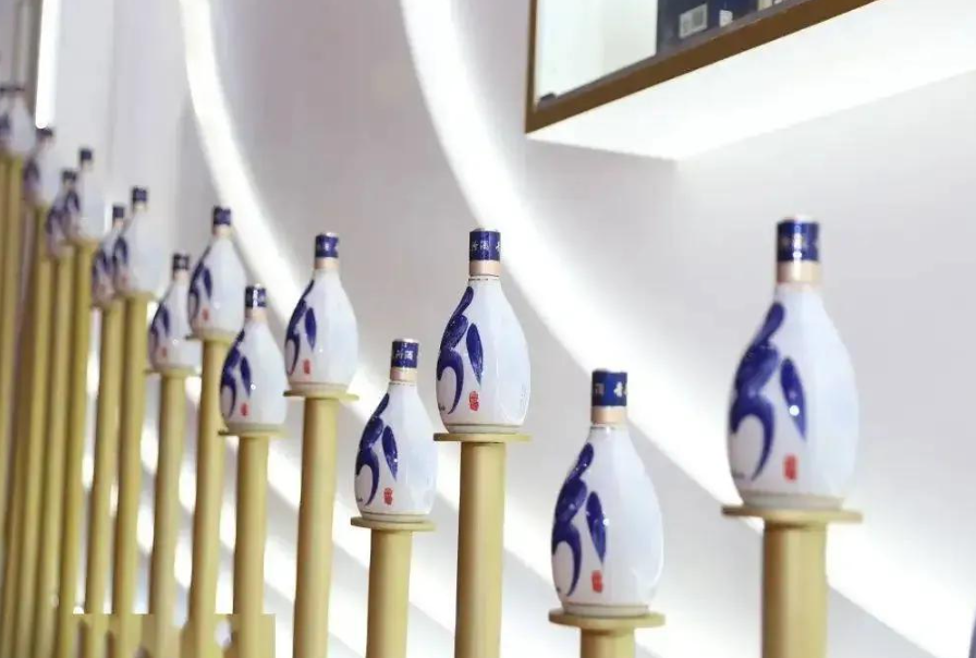 “年轻化”与“她力量”，汾酒奏响“双重奏”