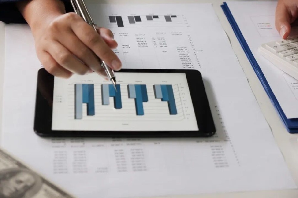 “一老一小”公益矩阵织就民生温暖线  富德生命人寿获颁多项年度社会责任荣誉